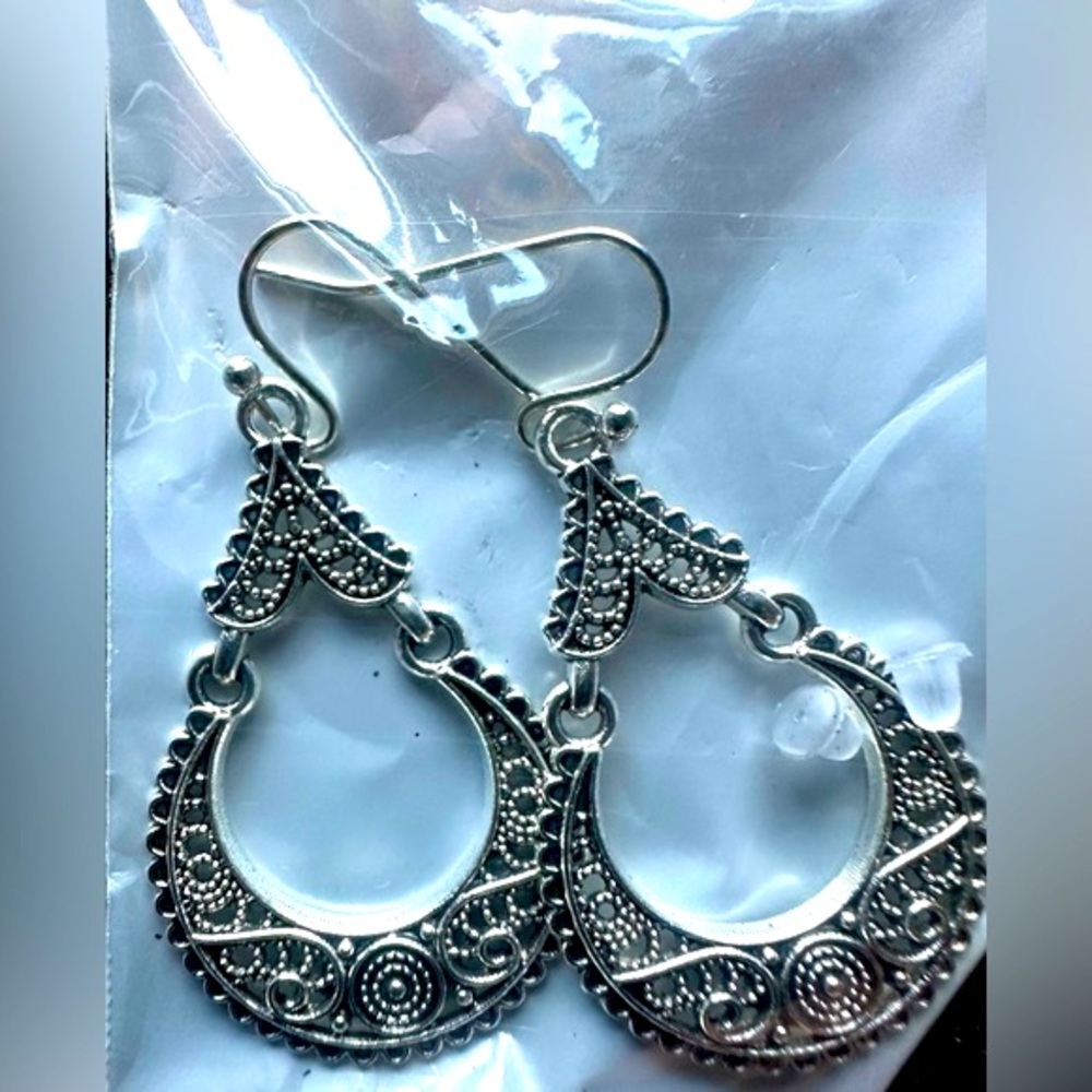 Vintage -Uniquely Carved Silver Dangle Earrings - Picture 3 of 3